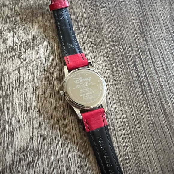 Vintage Mickey Mouse watch - Picture 5 of 5